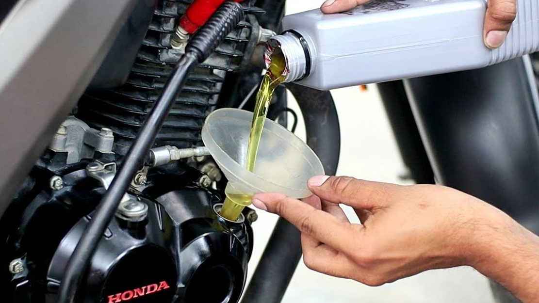 নির্দিষ্ট সময় পরপর বাইকের ইঞ্জিন ওয়েল না বদলালে ইঞ্জিনের কোনো ক্ষতি হয়