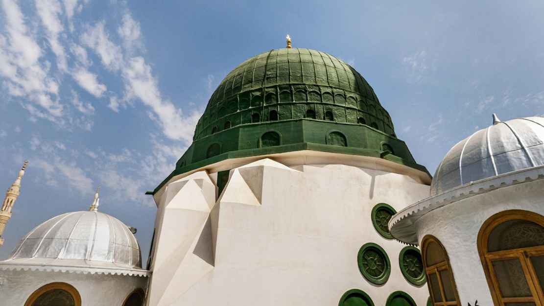 আল্লাহ মুসলিমদের জন্য কোন আদর্শ নির্ধারণ করেছেন?