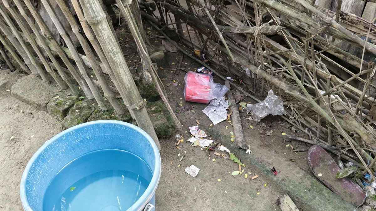 মেহেরপুরে দুটি বোমা সদৃশ বস্তু উদ্ধার