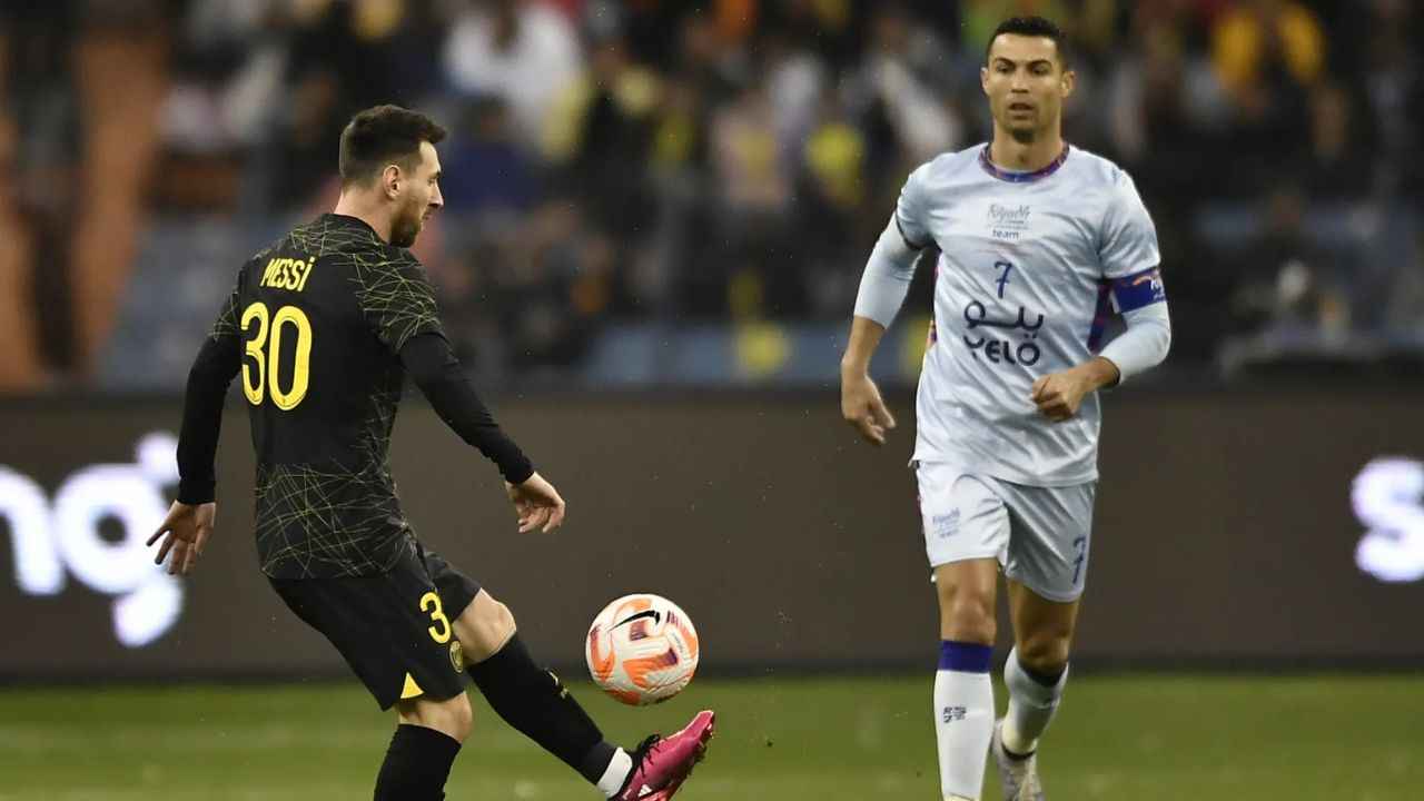 মেসিকে টপকে আরেক ইতিহাস গড়ার দোরগোড়ায় রোনালদো