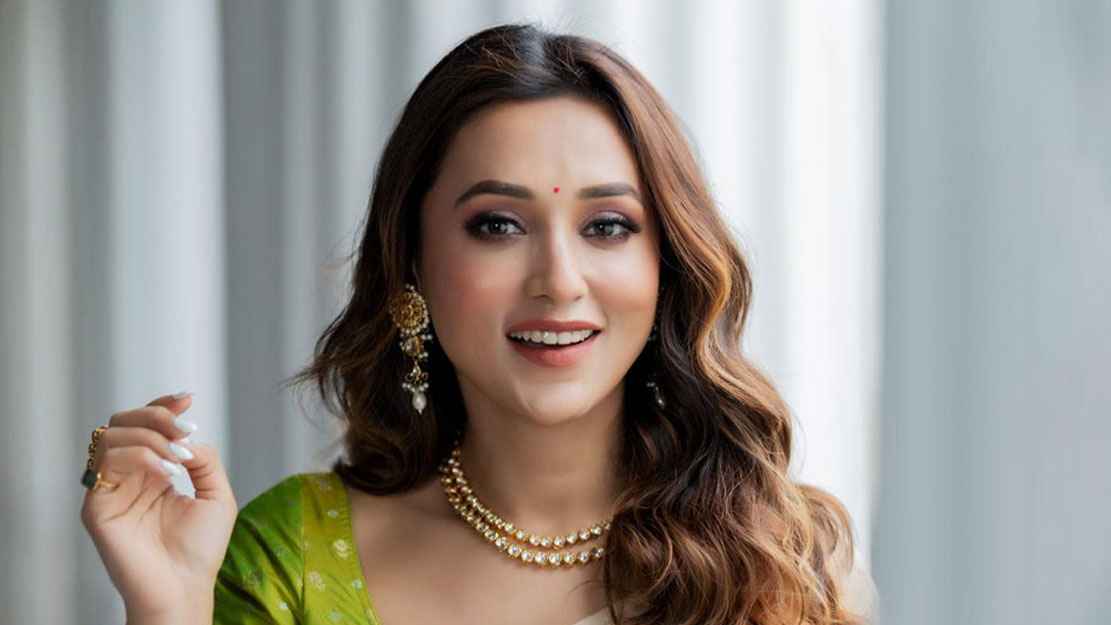 বিকিনিতে উত্তাপ ছড়ালেন মিমি চক্রবর্তী