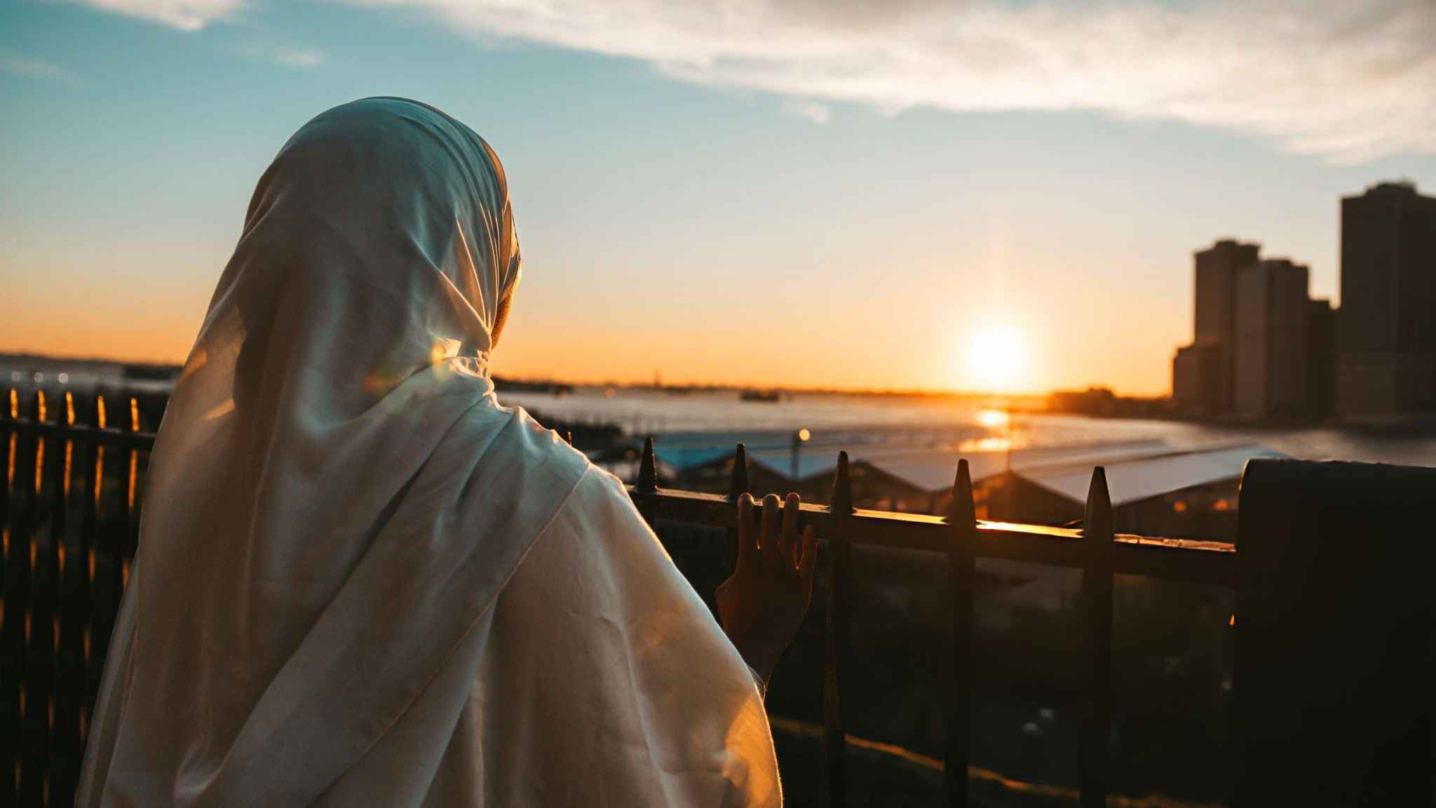 প্রথম স্বামীর কথা মনে পড়লে কি গুনাহ হবে?