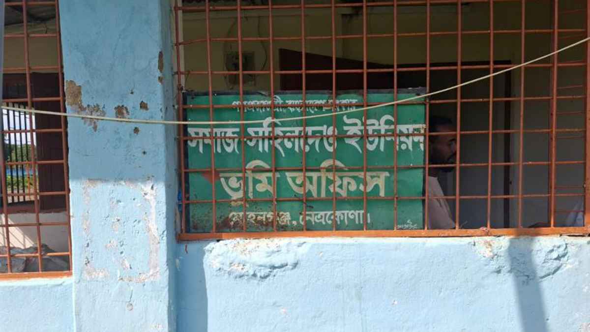 ভূমি কর্মকর্তার কারসাজিতে ভুয়া খারিজ, তদন্ত দাবি এলাকাবাসীর