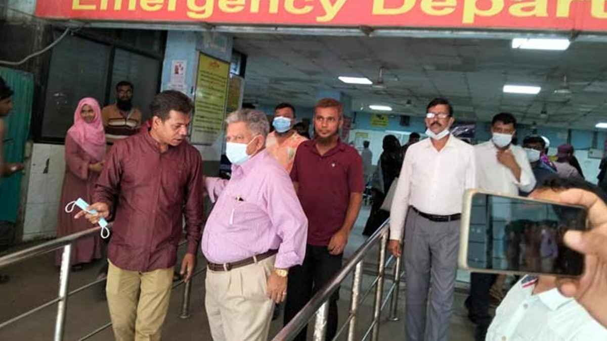 নুরের খোঁজখবর নিতে ঢামেকে নৌপরিবহন উপদেষ্টা