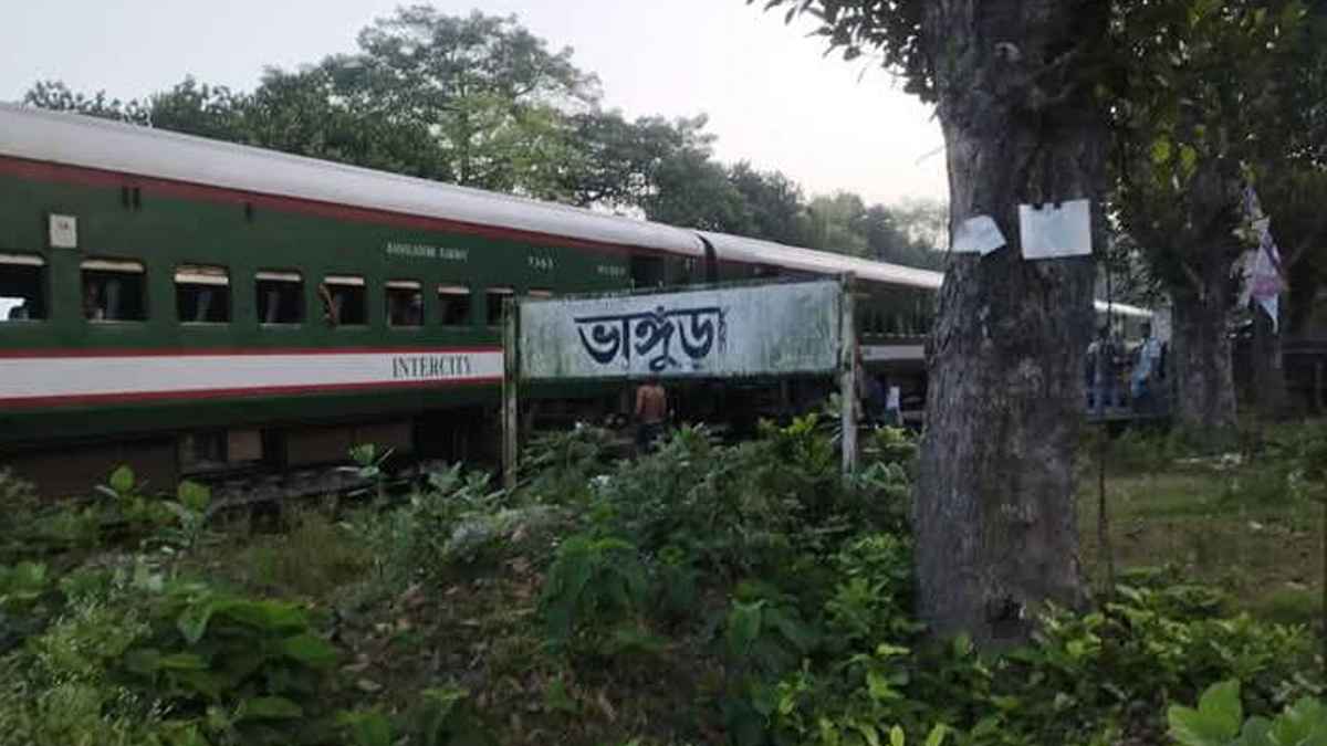 ভাঙ্গুড়ায় ট্রেনের বগি লাইনচ্যুত, ৩ ঘণ্টা ধরে ট্রেন চলাচল বন্ধ