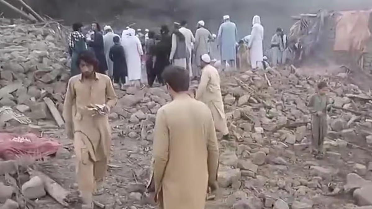 পাকিস্তানের খাইবার পাখতুনখোয়ায় বিমান হামলা, নিহত ৩০