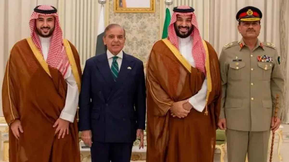 প্রতিরক্ষায় সৌদি-পাকিস্তানের ‘এক আত্মা’, বদলাবে আঞ্চলিক হিসাবনিকাশ?