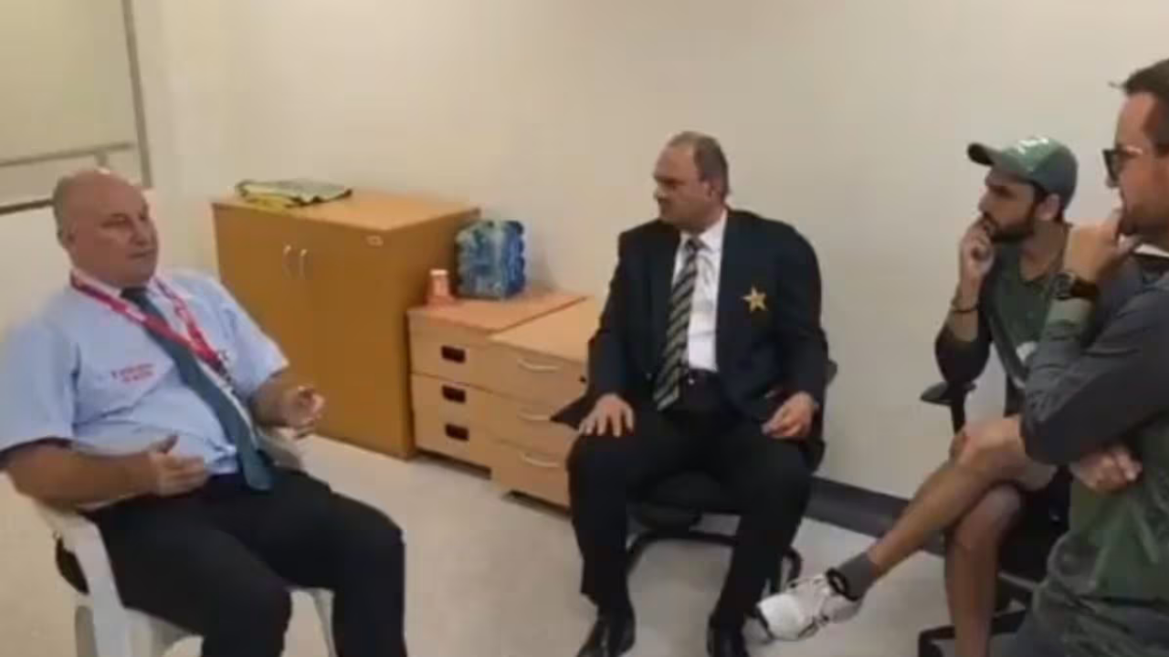 ভিডিও তোলা নিয়ে বিপাকে পাকিস্তান, হতে পারে শাস্তিও