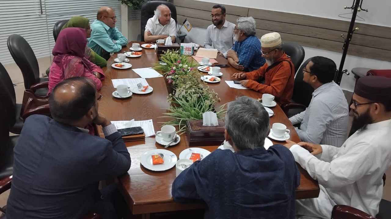 ৮ দফা দাবিতে ইউজিসি চেয়ারম্যানের সঙ্গে ইউটিএল নেতাদের বৈঠক