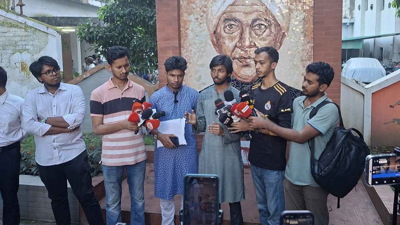 ডাকসু নির্বাচন: প্রতিবন্ধী শিক্ষার্থীদের জন্য ব্রেইল পদ্ধতির ইশতেহার