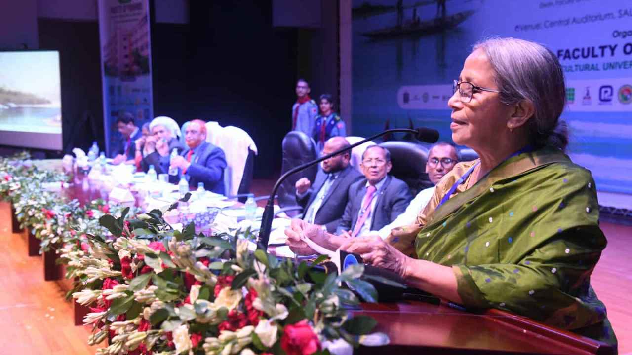 অবৈধ জাল দিয়ে মাছ শিকারকারীরা প্রকৃত মৎস্যজীবী নয়: মৎস্য উপদেষ্টা