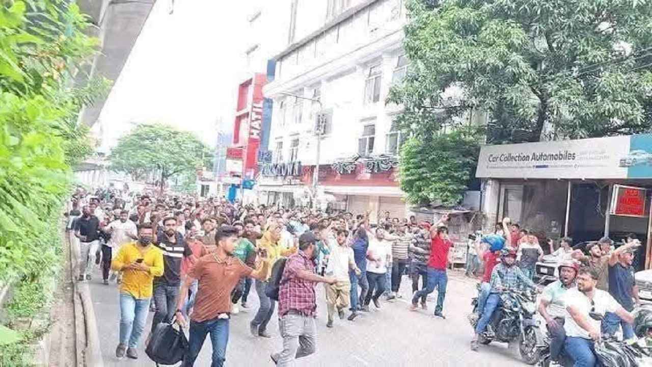 সংসদ ভবন এলাকায় আ.লীগের মিছিল, আটক ১