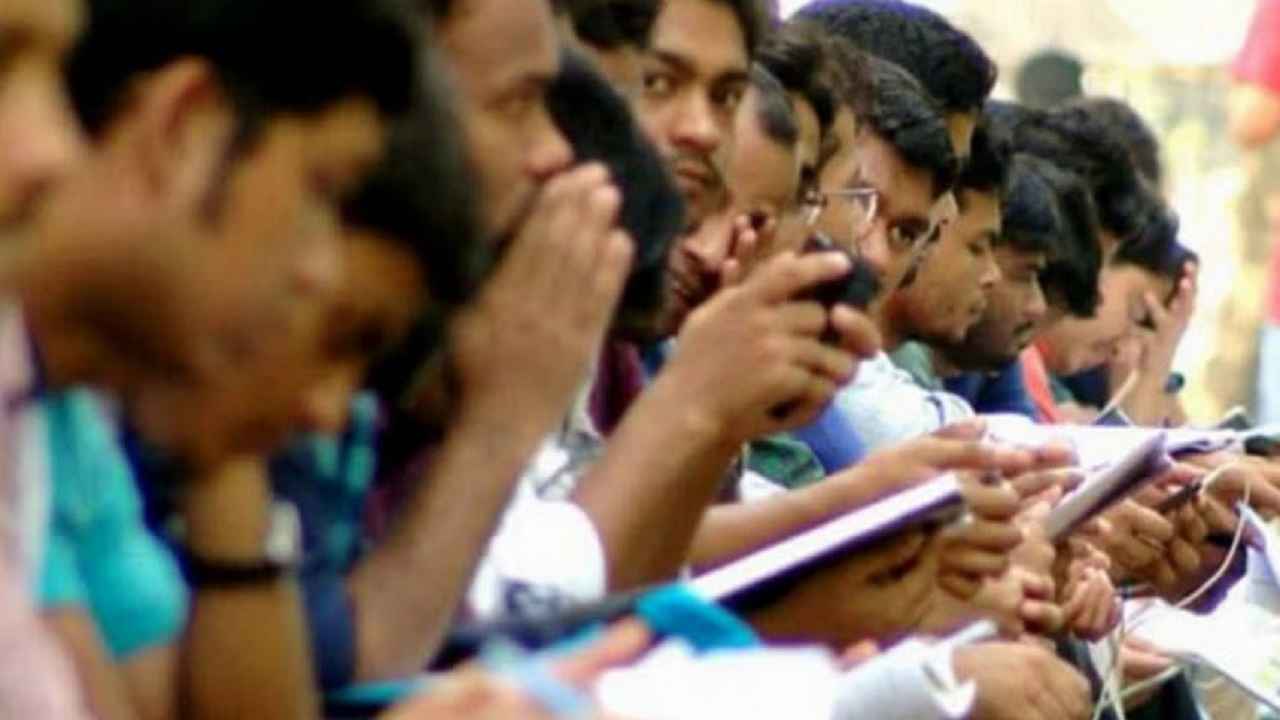 দেশে বেকারদের সাড়ে ১৩ শতাংশ স্নাতক ডিগ্রিধারী