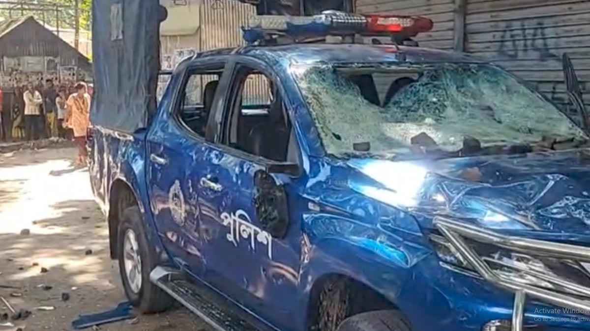 নুরাল পাগলের দরবারে পুলিশের গাড়ি ভাঙচুরে মামলা, আসামি ৩৫০০