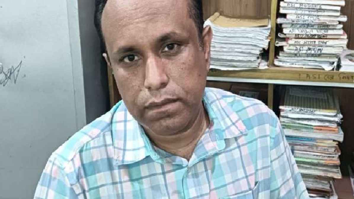 ট্রাফিক ছাড়তে দেরি হওয়ায় পুলিশের ওপর হামলা, চিকিৎসক আটক