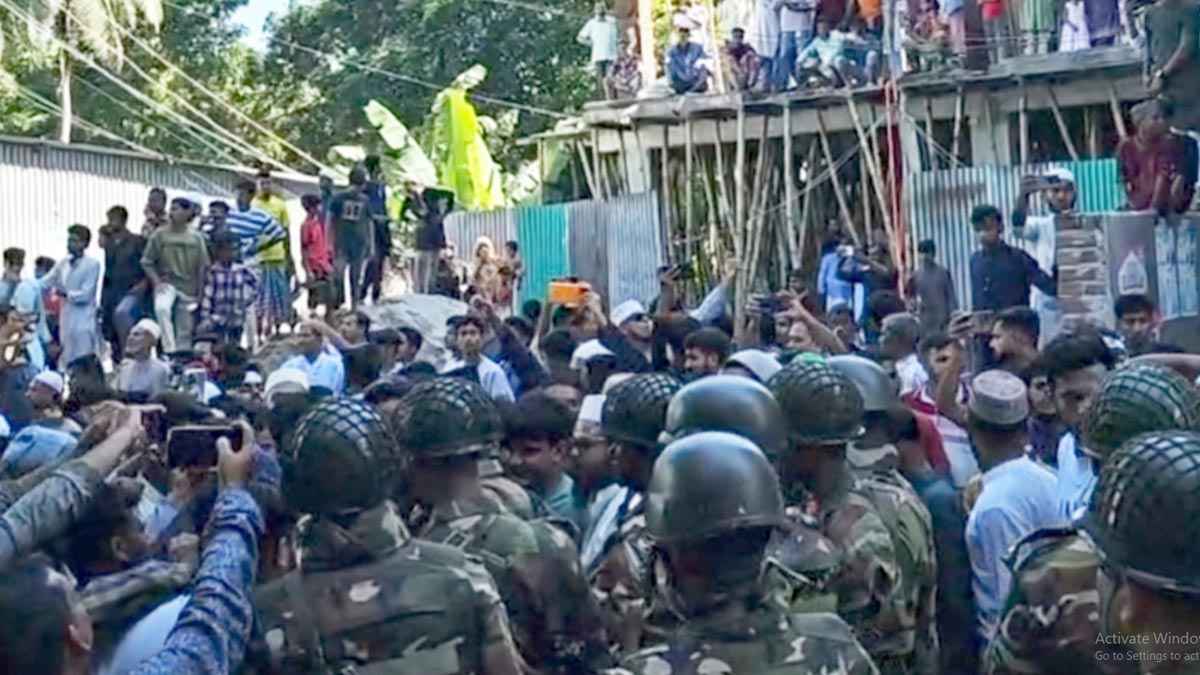 নুরাল পাগলার দরবারে পুলিশের ওপর হামলা: গ্রেফতার আরও ৪