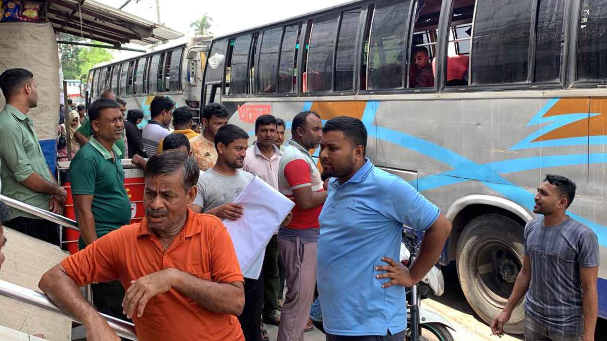 রাজশাহী থেকে ঢাকাগামী বাস চলাচল বন্ধ