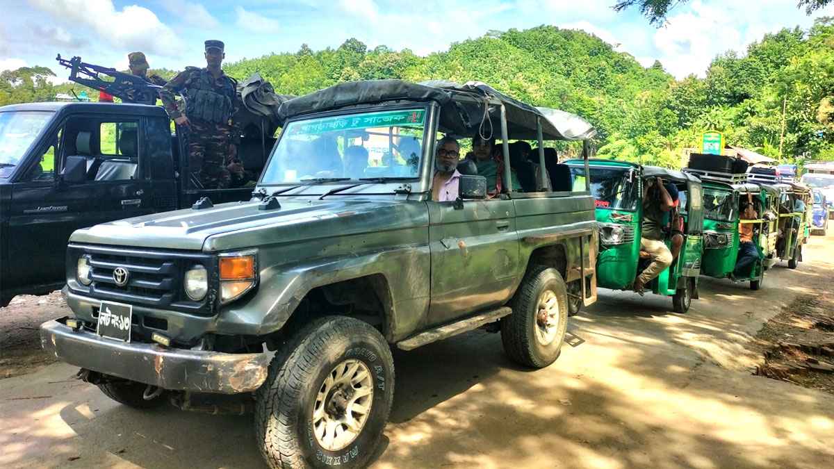 সেনা সহায়তায় সাজেক থেকে ফিরলেন ৪০০ পর্যটক