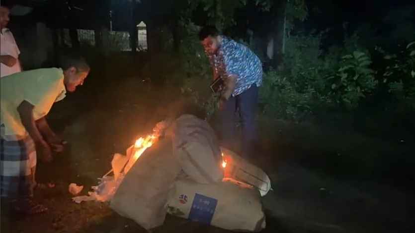 সাতক্ষীরায় ৭ বস্তা পলিথিন জব্দ