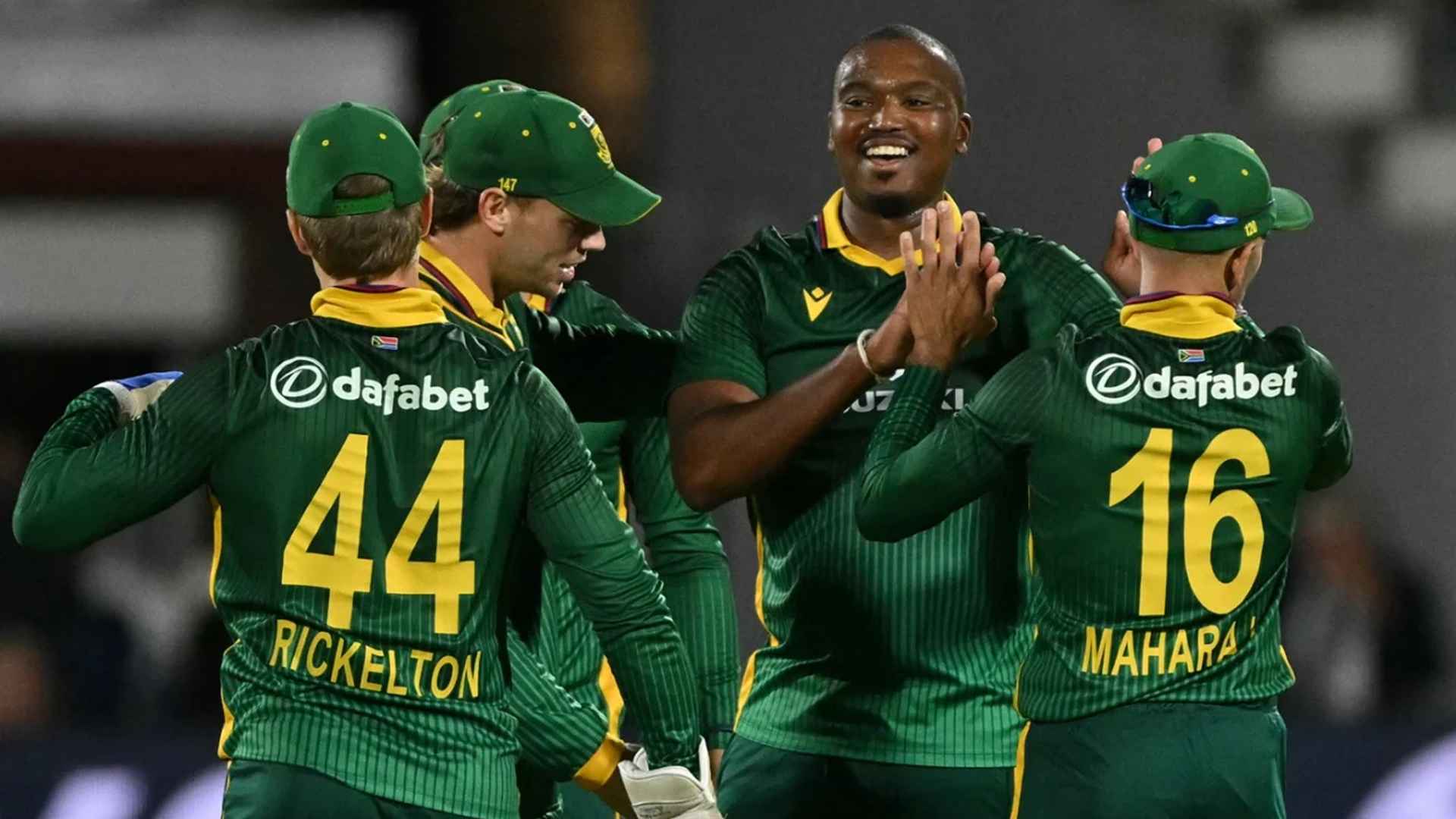 ব্রিটজের বিশ্ব রেকর্ড গড়ার ম্যাচে ২৭ বছরের অপেক্ষা ঘোচাল প্রোটিয়ারা