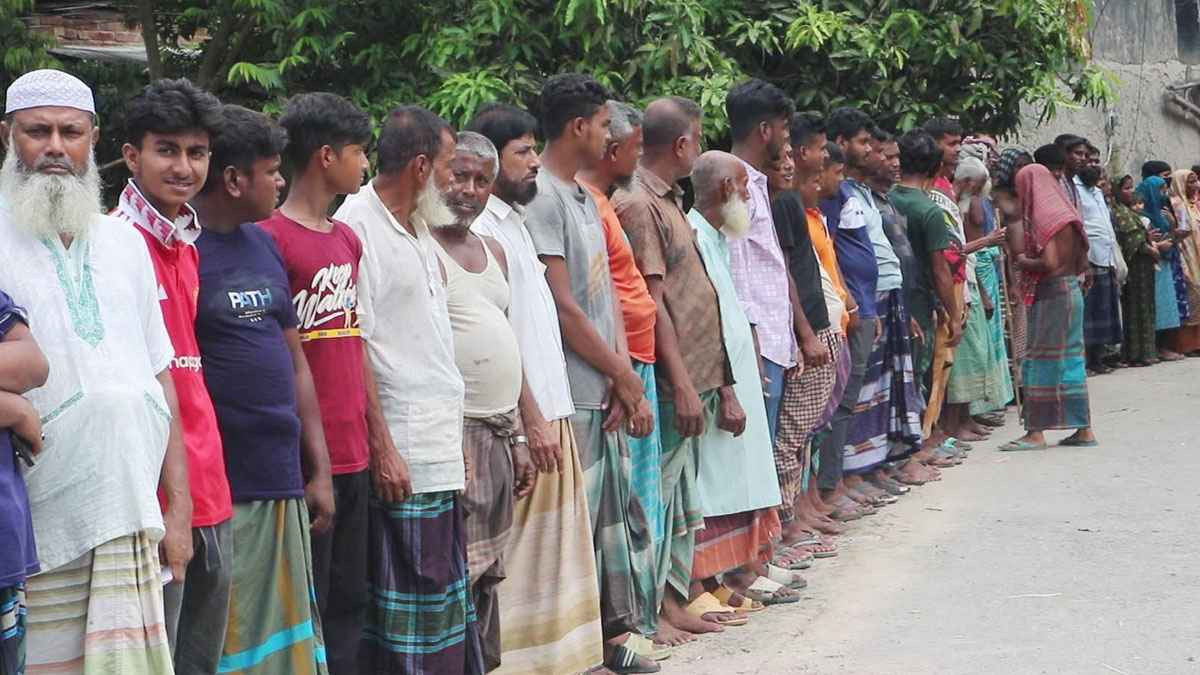 যুবদল নেতার বিরুদ্ধে মারধরের অভিযোগে মানববন্ধন