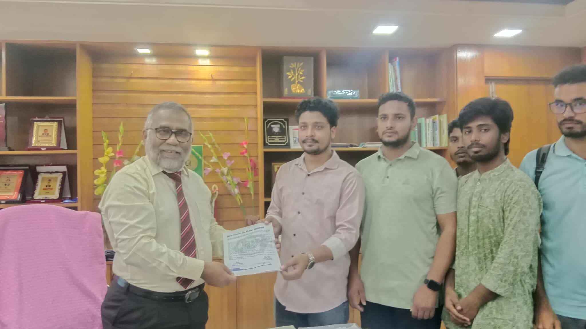 ইবিতে ফ্যাসিবাদী প্রশাসনের গবেষণা নীতি বাতিলের দাবি