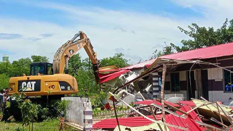 উচ্ছেদ অভিযানে দখলদারদের ছোড়া ইটের আঘাতে পুলিশ সদস্য আহত, আটক ৩