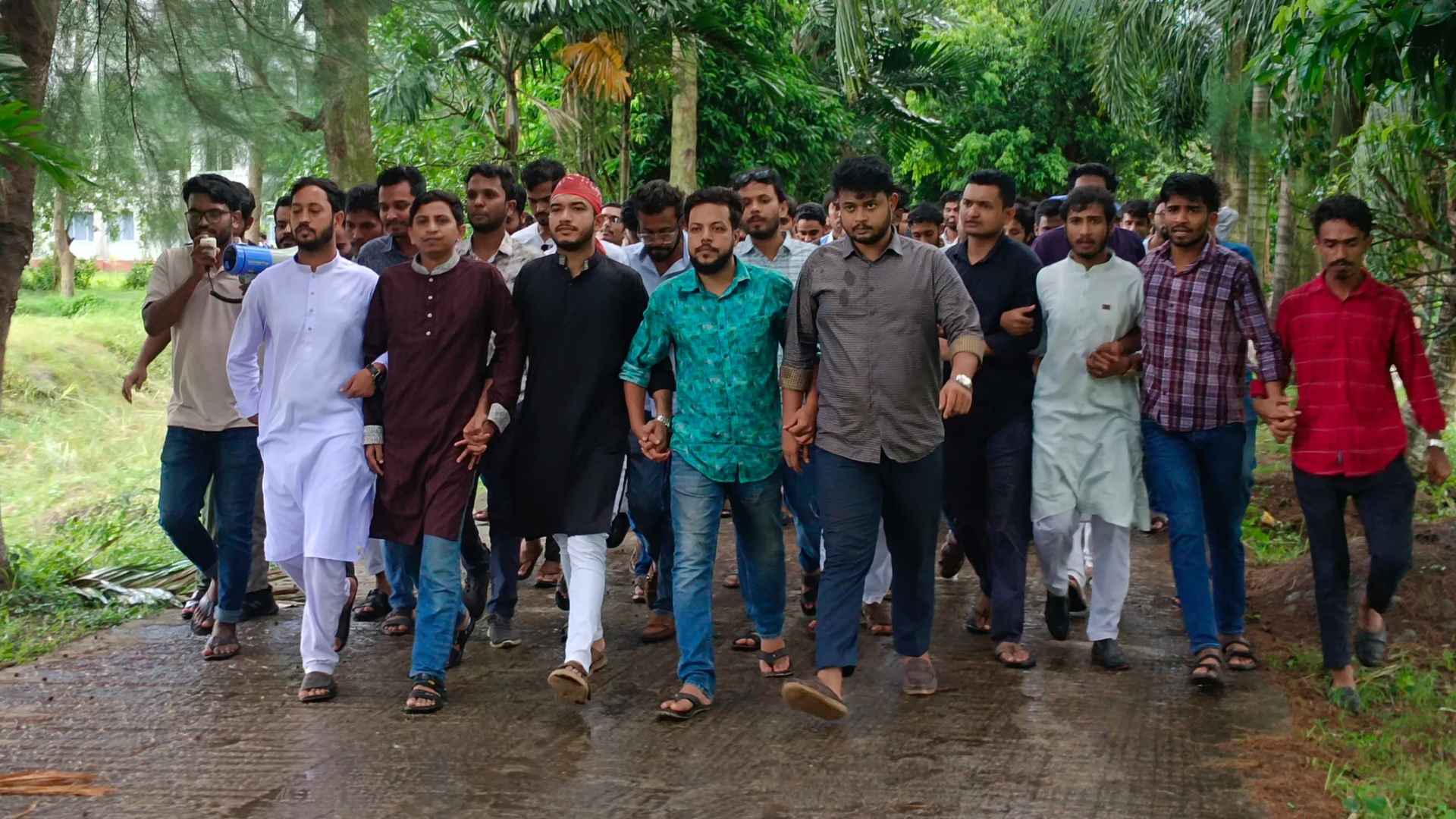 ধর্ষণ হুমকির প্রতিবাদে গোপালগঞ্জ বিশ্ববিদ্যালয় ছাত্রদলের বিক্ষোভ