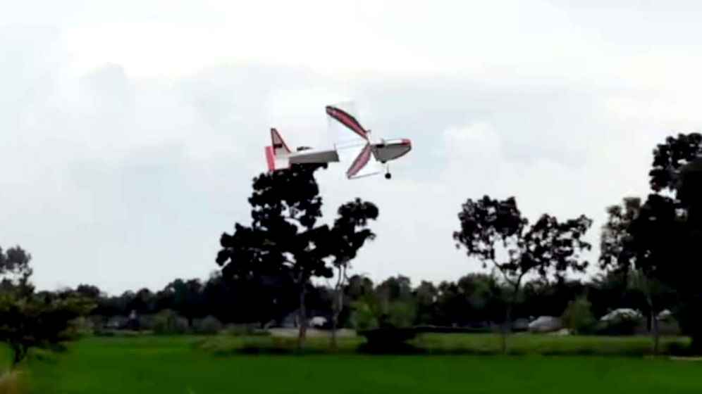 দিনাজপুরের আকাশে উড়ছে অনুকূলের বিমান ‘দ্যা রয়েল স্কাই–১১০’