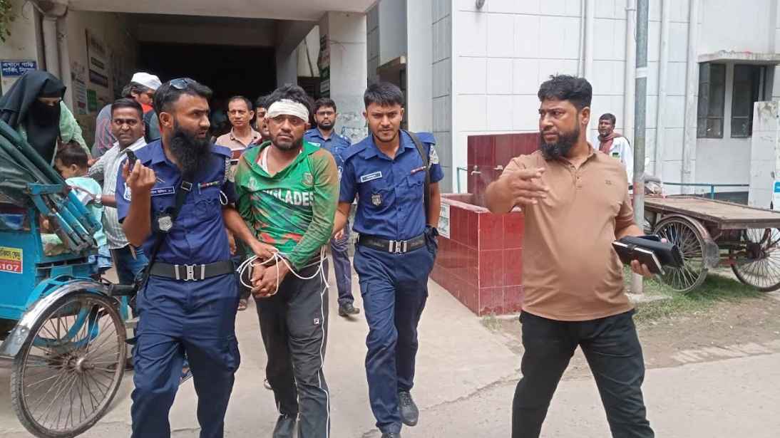 ব্যবসায়ীর কোমরে পিস্তল সাদৃশ্য বস্তু ঠেকিয়ে চাঁদা দাবি, অতঃপর...