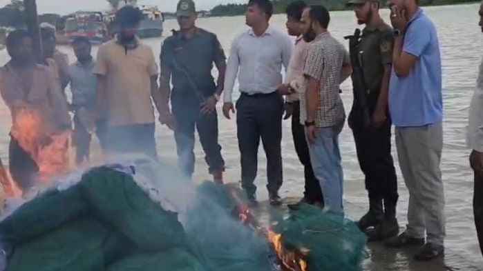 পটুয়াখালীতে অবৈধ কারেন্ট জালসহ ১৩শ চায়না দুয়ারি জাল জব্দ ও ধ্বংস