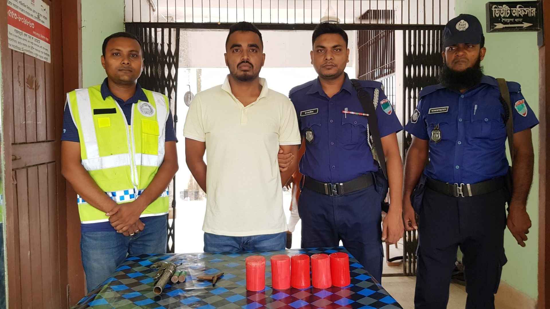 শৈলকুপায় অস্ত্র-গুলি, বিস্ফোরকসহ সন্ত্রাসী গ্রেফতার