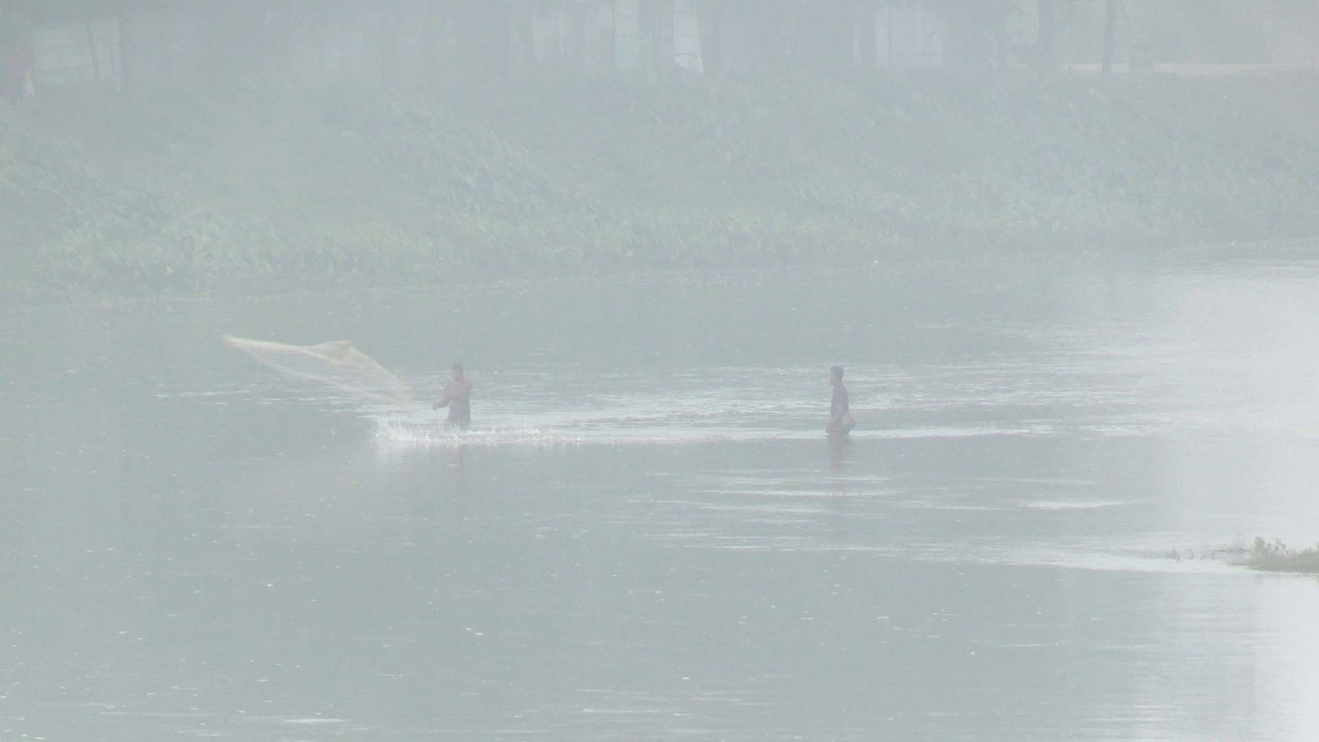 thumbnail_Photo_(3)-Thakurgaon_is_in_the_mood_for_early_winter_-_the_morning_is_drenched_in_dew,_the_surroundings_are_covered_in_fog