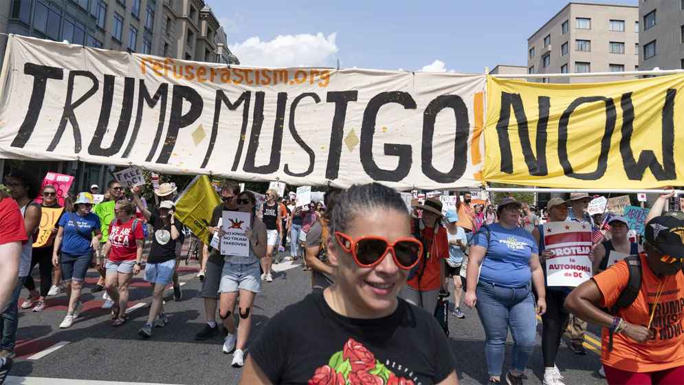 ‘এখনই বিদায় হও ট্রাম্প’- বিক্ষোভে উত্তাল ওয়াশিংটন
