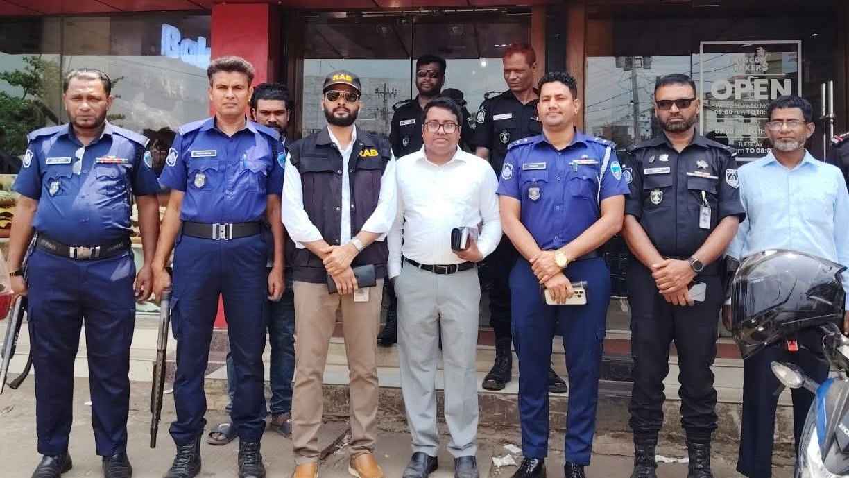 মিরসরাইয়ে মেয়াদ উত্তীর্ণ পণ্য ও মূল্য না থাকায় ৫ প্রতিষ্ঠানকে জরিমানা