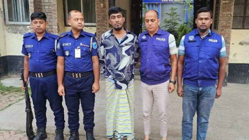 ফরিদপুরে নিজ বাসা থেকে ইউপি চেয়ারম্যান গ্রেফতার