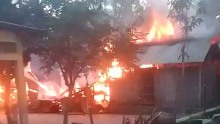 জমি নিয়ে বিরোধে মায়ের ঘরে আগুন দিলো ছেলে