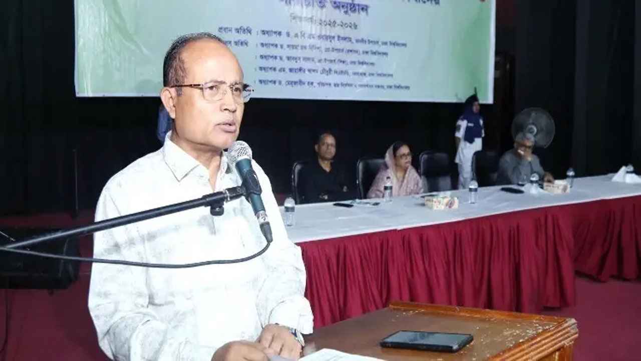 শিক্ষার্থীদের সমাজকল্যাণে কাজের আহ্বান ঢাবি উপাচার্যের