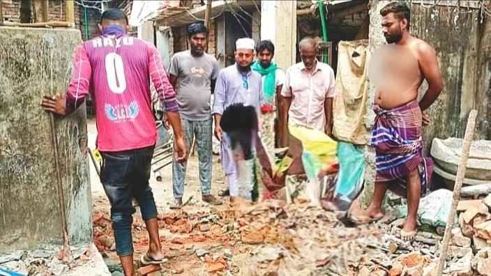 বিরোধের সমাধান, লোহাগড়ায় সেই ২৫ জেলে পরিবারের রাস্তা অবমুক্ত