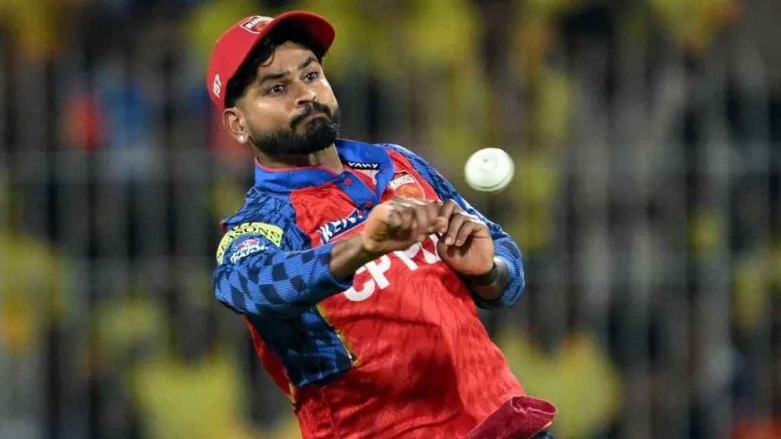 চেন্নাইকে হারিয়ে ২৪ লাখ রুপি জরিমানা গুনছেন শ্রেয়াস