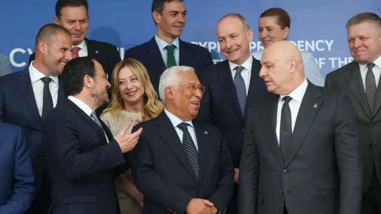 ‘চুক্তি হলে ইরানের ওপর নিষেধাজ্ঞা শিথিল করতে প্রস্তুত ইইউ’