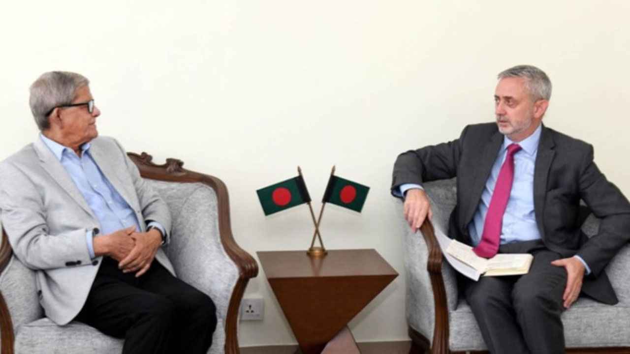 স্থানীয় সরকার মন্ত্রীর সঙ্গে ইইউর রাষ্ট্রদূতের সাক্ষাৎ