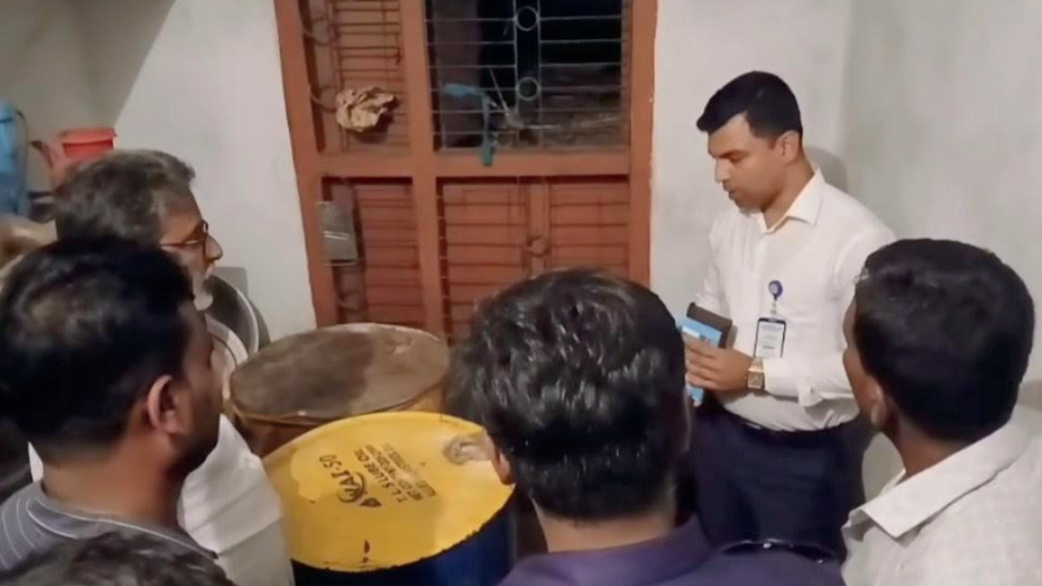 আলমডাঙ্গায় অবৈধ ডিজেল মজুত, ভ্রাম্যমাণ আদালতে জেল-জরিমানা