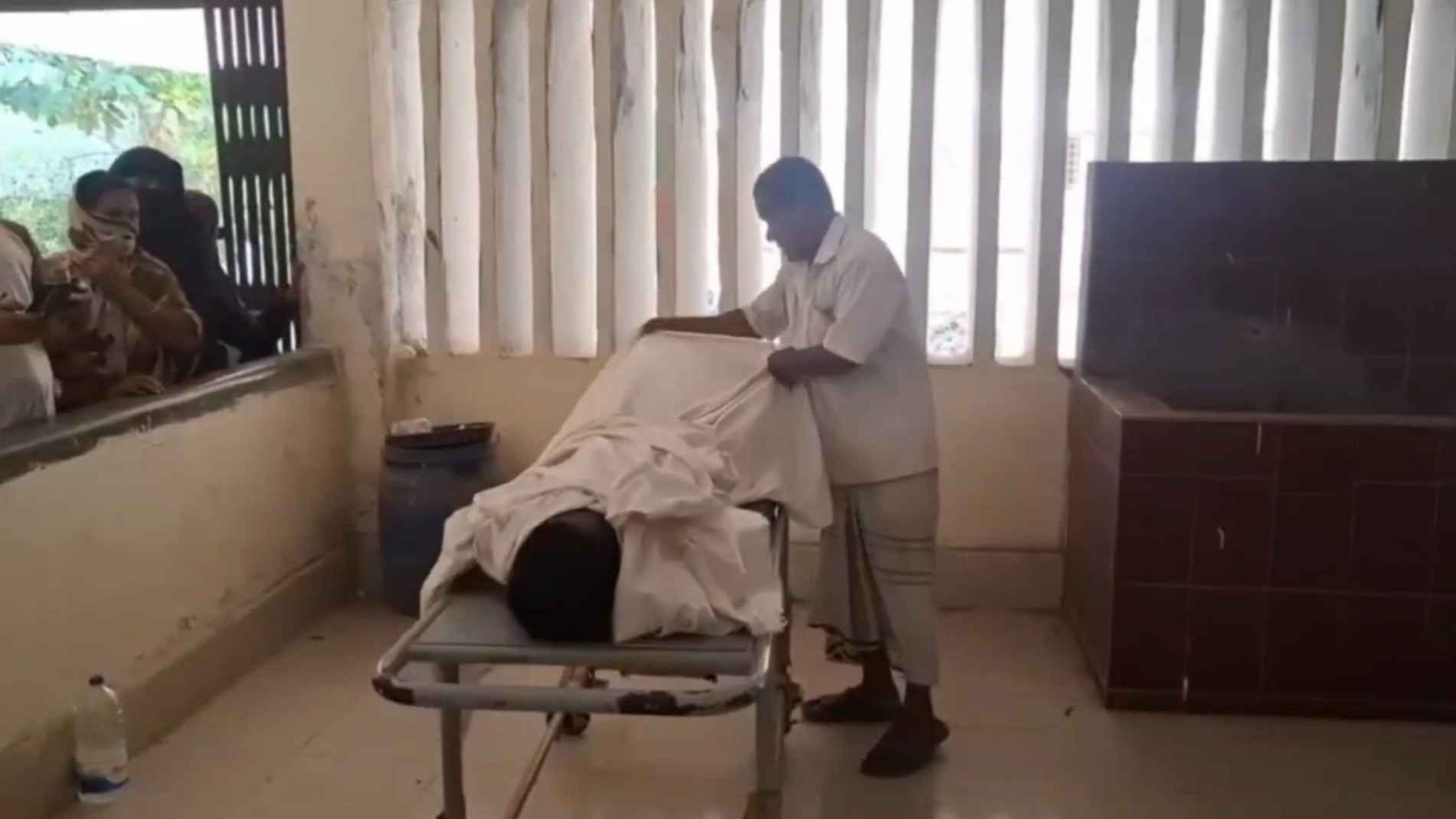 গজারিয়ায় বালুর মাঠ থেকে যুবকের মরদেহ উদ্ধার, পরিবারের দাবি হত্যা