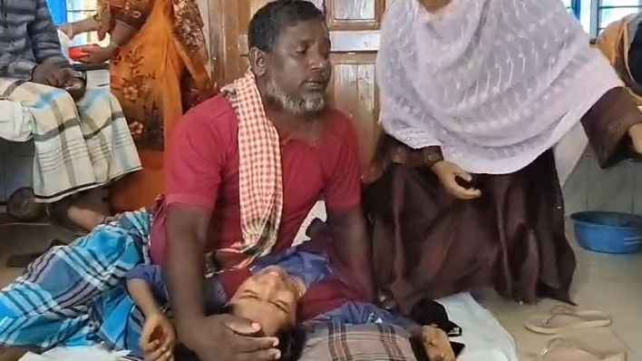 পড়া না পারায় শিক্ষার্থীকে মারধর, অজ্ঞান অবস্থায় হাসপাতালে ভর্তি