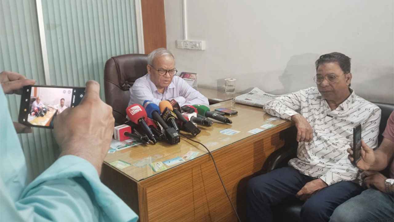 আন্দোলন ও সংগ্রামে যাদের ভূমিকা আছে তাদেরই মনোনয়ন দেবে বিএনপি: রিজভী