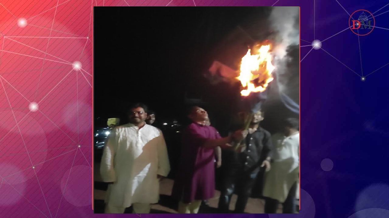 মোরেলগঞ্জে জাগপা নেতা রাশেদ প্রধানের কুশপুত্তলিকা দাহ