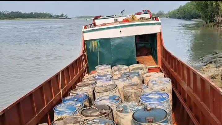 পটুয়াখালীতে ৬ হাজার ২০০ লিটার ডিজেল ও পেট্রোল জব্দ