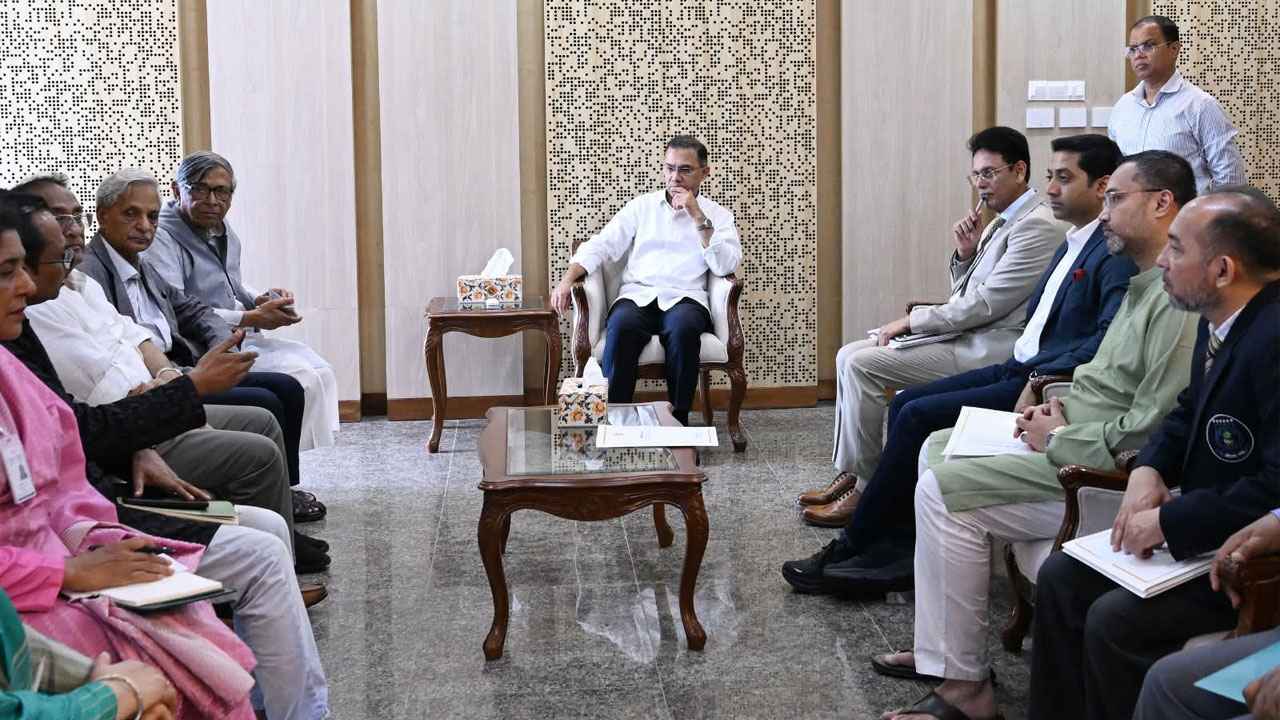 বই পড়ার অভ্যাস গড়তে বিশ্বসাহিত্য কেন্দ্রের সঙ্গে কাজ করবে সরকার