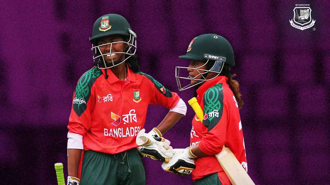 স্বর্ণার একার লড়াইয়ে হারের ব্যবধান কমাল বাংলাদেশ